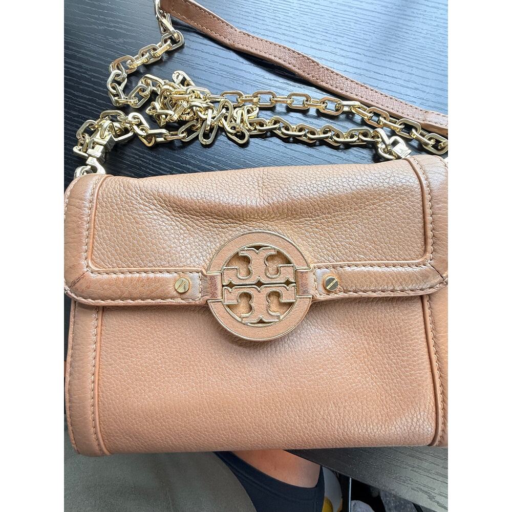 Tory Burch Amanda Pebbled Leather Chain Crossbody Wallet Clutch Tan Beige